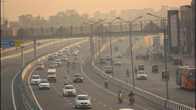 Traffic on a haze-covered Delhi-Meerut expressway. (HT File) Traffic on a haze-covered Delhi-Meerut expressway. (HT File)