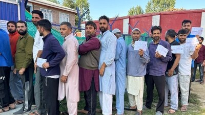 The second and third phases of voting in Jammu and Kashmir are scheduled for September 25 and October 1, respectively. (Waseem Andrabi/HT Photo) The second and third phases of voting in Jammu and Kashmir are scheduled for September 25 and October 1, respectively. (Waseem Andrabi/HT Photo)