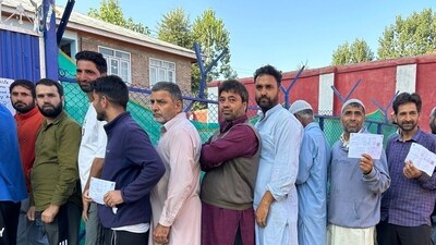 The second and third phases of voting in Jammu and Kashmir are scheduled for September 25 and October 1, respectively. (Waseem Andrabi/HT Photo) The second and third phases of voting in Jammu and Kashmir are scheduled for September 25 and October 1, respectively. (Waseem Andrabi/HT Photo)