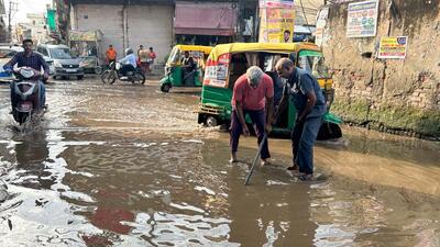 Workers trying to open a clogged sewer in Raj Nagar near Mata Mandir on Monday (Parveen Kumar/HT Photo) Workers trying to open a clogged sewer in Raj Nagar near Mata Mandir on Monday (Parveen Kumar/HT Photo)