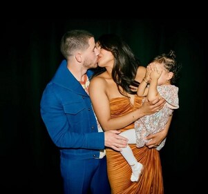 Nick, Priyanka and Malti's cute family picture. Nick, Priyanka and Malti's cute family picture.