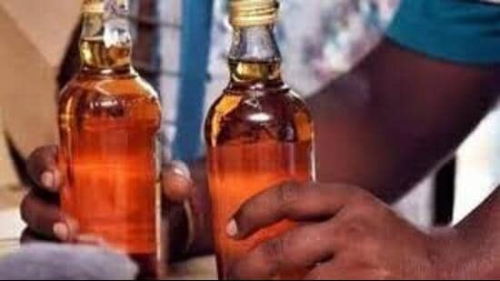 In an effort to intensify the fight against illegal liquor smuggling Police and Excise officials held a meeting in Khanna at office of Superintendent of Police (SP, Investigation) Saurav Jindal on Tuesday. (HT File)