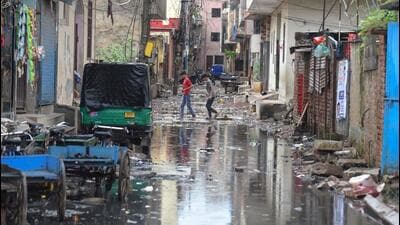 A waterlogged street near Teen Murti in Shivji Park in Ward 22 in Gurugram on Wednesday. (Parveen Kumar/HT Photo) A waterlogged street near Teen Murti in Shivji Park in Ward 22 in Gurugram on Wednesday. (Parveen Kumar/HT Photo)