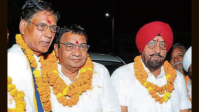 AAP candidate Prem Garg (left) with party’s Haryana president Sushil Gupta during the launch of a party office in Kalka on Thursday. (HT Photo) AAP candidate Prem Garg (left) with party’s Haryana president Sushil Gupta during the launch of a party office in Kalka on Thursday. (HT Photo)
