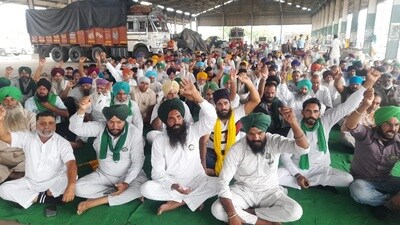 Farmers under the banner of the Bhartiya Kisan Union (Doaba) staged a protest outside Phagwara sugar mill seeking immediate release of ₹27-crore dues. (HT File) Farmers under the banner of the Bhartiya Kisan Union (Doaba) staged a protest outside Phagwara sugar mill seeking immediate release of ₹27-crore dues. (HT File)