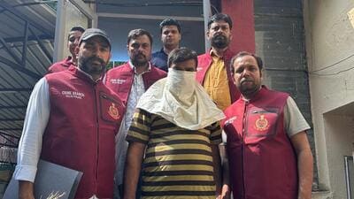 Mukeem Ayyub Khan allegedly cheated at least 50 women across six states and managed to evade the police for nearly five years. (HT Photo) Mukeem Ayyub Khan allegedly cheated at least 50 women across six states and managed to evade the police for nearly five years. (HT Photo)