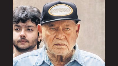 Mumbai, India - Sept. 11, 2024: salim khan and sohail khan and Salma Khan reach Anil Arora's residence after Malaika Arora's father Anil Arora committed suicide by jumping off a terrace at Bandra in Mumbai, India, on Wednesday, September 11, 2024. (Photo by Satish Bate/ Hindustan Times) (Hindustan Times) Mumbai, India - Sept. 11, 2024: salim khan and sohail khan and Salma Khan reach Anil Arora's residence after Malaika Arora's father Anil Arora committed suicide by jumping off a terrace at Bandra in Mumbai, India, on Wednesday, September 11, 2024. (Photo by Satish Bate/ Hindustan Times) (Hindustan Times)