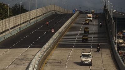 One flyover will be for vehicles coming from the Ghatkopar-Mankhurd Link Road flyover to Vashi. (HT FILE) One flyover will be for vehicles coming from the Ghatkopar-Mankhurd Link Road flyover to Vashi. (HT FILE)
