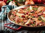 Chicken paella(adobe stock)