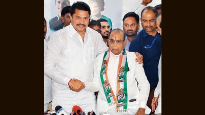Ashok Chavan’s brother-in-law and BJP MP Khatgaonkar joins Congress Ashok Chavan’s brother-in-law and BJP MP Khatgaonkar joins Congress
