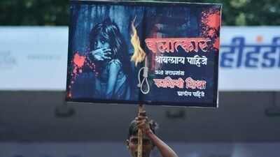 Thane, India - August 27, 2024: Govinda is seen holding a placard calling for death sentence for the accused in the Badlapur girls sexual assault case at the Dahi Handi festival in Thane at Sanskruti yuva Pratishan Dahihandi vartak nager in Thane. ( Praful Gangurde /HT Photo )