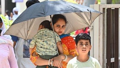 The India Meteorological Department forecasts potential thunderstorms and light to moderate rainfall in the coming days. (Keshav Singh/HT) The India Meteorological Department forecasts potential thunderstorms and light to moderate rainfall in the coming days. (Keshav Singh/HT)