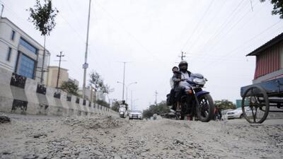 District officials said recent inspections in Noida showed that several main roads are riddled with potholes, which contribute to air pollution besides obstructing the smooth flow of traffic. (Sunil Ghosh/HT Photo) District officials said recent inspections in Noida showed that several main roads are riddled with potholes, which contribute to air pollution besides obstructing the smooth flow of traffic. (Sunil Ghosh/HT Photo)