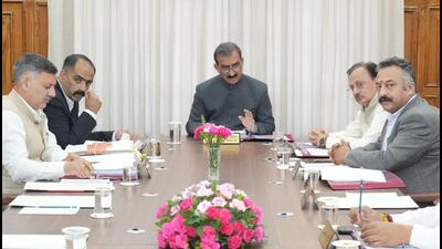 Himacahl CM Sukhvinder Singh Sukhu presiding over the cabinet meeting. (HT)