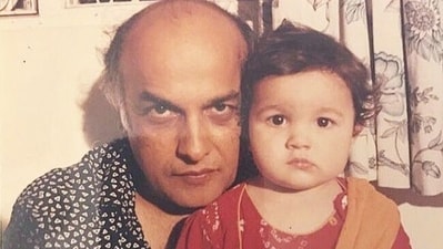Mahesh Bhatt with a young Alia Bhatt. In an interview, Mahesh opened up about how he loved Alia's performances in Udta Punjab and Highway but didn't have a great review for Student of the Year. Speaking to India Today recently, Mahesh said that Alia delivered her best performances in movies such as Highway and Udta Punjab. Mahesh Bhatt with a young Alia Bhatt. In an interview, Mahesh opened up about how he loved Alia's performances in Udta Punjab and Highway but didn't have a great review for Student of the Year. Speaking to India Today recently, Mahesh said that Alia delivered her best performances in movies such as Highway and Udta Punjab. 