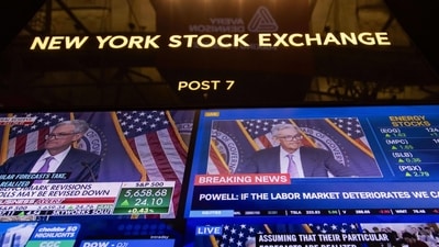 Television stations broadcast Jerome Powell, chairman of the US Federal Reserve, speaking after a Federal Open Market Committee (FOMC) meeting on the floor of the New York Stock Exchange (NYSE) in New York, US. (Bloomberg) Television stations broadcast Jerome Powell, chairman of the US Federal Reserve, speaking after a Federal Open Market Committee (FOMC) meeting on the floor of the New York Stock Exchange (NYSE) in New York, US. (Bloomberg)