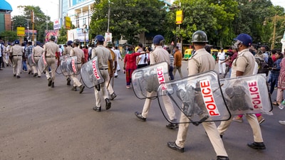Police officers from various police stations across Kolkata told HT that policemen working on the streets either alone or with a handful of colleagues seem to have become targets of the public outrage (PTI Photo/Swapan Mahapatra) (PTI) Police officers from various police stations across Kolkata told HT that policemen working on the streets either alone or with a handful of colleagues seem to have become targets of the public outrage (PTI Photo/Swapan Mahapatra) (PTI)