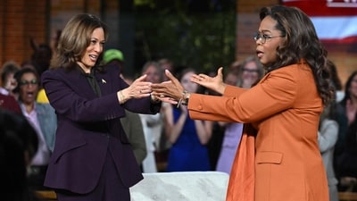 US Vice President and Democratic presidential candidate Kamala Harris joins US television producer Oprah Winfrey at a 'Unite for America' live streaming rally in Farmington Hills, Michigan, on September 19, 2024. (Photo by SAUL LOEB / AFP) (AFP)