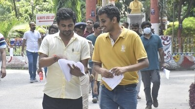 Civil Service aspirants are seen discussing after appearing for the UPSC Civil Services Main Examination 2024 at the College of Commerce in Patna. (Santosh Kumar) Civil Service aspirants are seen discussing after appearing for the UPSC Civil Services Main Examination 2024 at the College of Commerce in Patna. (Santosh Kumar)