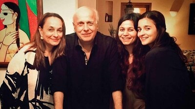 Mahesh Bhatt married actor Soni Razdan in 1986 – they share two daughters, Shaheen and Alia Bhatt. Alia was born in March 1993; she is married to actor Ranbir Kapoor, and they share a daughter named Raha, who was born in November 2022. Mahesh Bhatt married actor Soni Razdan in 1986 – they share two daughters, Shaheen and Alia Bhatt. Alia was born in March 1993; she is married to actor Ranbir Kapoor, and they share a daughter named Raha, who was born in November 2022.