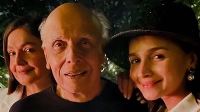 Pooja Bhatt is Mahesh's daughter from his first marriage, while he has two daughters with his second wife, actor Soni Razdan – Alia Bhatt and Shaheen Bhatt. Pooja Bhatt is Mahesh's daughter from his first marriage, while he has two daughters with his second wife, actor Soni Razdan – Alia Bhatt and Shaheen Bhatt. 