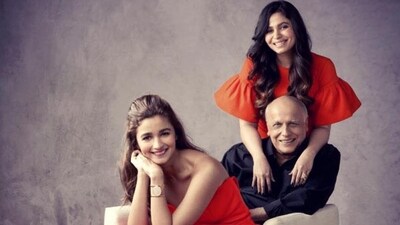 Alia Bhatt’s elder sister, Shaheen Bhatt, shared a photo with the actor and ther father, filmmaker Mahesh Bhatt, in 2018. The three are seen smiling at the camera and Shaheen aptly captioned it, “These are our happy faces.” Alia Bhatt’s elder sister, Shaheen Bhatt, shared a photo with the actor and ther father, filmmaker Mahesh Bhatt, in 2018. The three are seen smiling at the camera and Shaheen aptly captioned it, “These are our happy faces.”