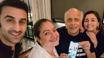 When Mahesh Bhatt turned 73 in 2021, his daughters Pooja and Alia Bhatt celebrated his birthday in style. While Mahesh's wife, Soni Razdan, and daughter, Shaheen, were missing in person from the birthday bash, they celebrated with the family, including Alia's now-husband Ranbir Kapoor, virtually. When Mahesh Bhatt turned 73 in 2021, his daughters Pooja and Alia Bhatt celebrated his birthday in style. While Mahesh's wife, Soni Razdan, and daughter, Shaheen, were missing in person from the birthday bash, they celebrated with the family, including Alia's now-husband Ranbir Kapoor, virtually.