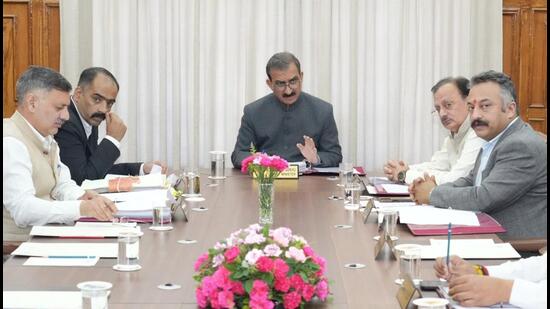 Himacahl CM Sukhvinder Singh Sukhu presiding over the cabinet meeting. (HT)