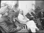 Prime Minister PV Narasimha Rao and finance minister Dr Manmohan Singh with World Bank officials in 1992.(HT ARCHIVE)