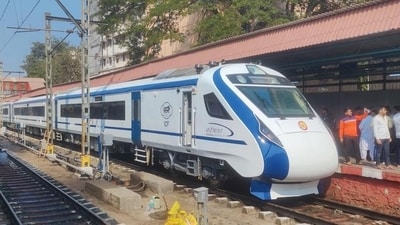 Southern Railway GM R. N. Singh emphasized improvements to amenities at Tirunelveli station and the potential introduction of MEMU trains to enhance regional connectivity. Southern Railway GM R. N. Singh emphasized improvements to amenities at Tirunelveli station and the potential introduction of MEMU trains to enhance regional connectivity.