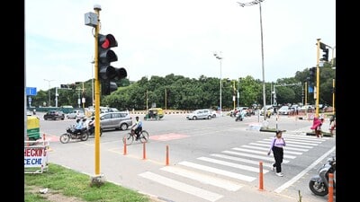 Currently, when cyclists approach a signal and start crossing during a red light phase, they often find themselves stuck at the median halfway through. (Keshav Singh/HT)