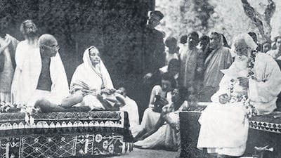 Mahatma Gandhi, Kasturba Gandhi, and Rabindranath Tagore at Santiniketan in 1940. (HT Archive) Mahatma Gandhi, Kasturba Gandhi, and Rabindranath Tagore at Santiniketan in 1940. (HT Archive)