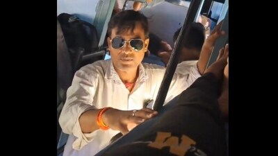 A viral video showed a heated argument between two passengers on a train, (X/@gharkekalesh)