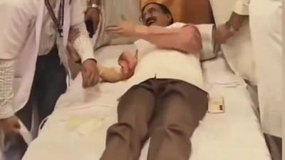 Mayor of Moradabad, Vinod Agarwal was trolled online for allegedly faking a blood donation (@faizulhaque95/X) Mayor of Moradabad, Vinod Agarwal was trolled online for allegedly faking a blood donation (@faizulhaque95/X)