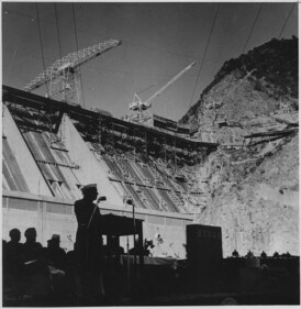 Prime Minister Jawaharlal Nehru at the inauguration of the Bhakra Nangal Dam in 1953. (HT Archive) Prime Minister Jawaharlal Nehru at the inauguration of the Bhakra Nangal Dam in 1953. (HT Archive)