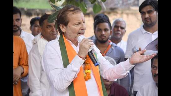 BJP candidate Arvind Sharma addressing workers in Gohana, Haryana. (HT Photo)