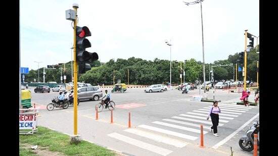 Currently, when cyclists approach a signal and start crossing during a red light phase, they often find themselves stuck at the median halfway through. (Keshav Singh/HT)