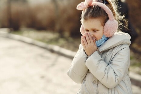 The saline nasal drops relieve cold symptoms two days earlier. (Pexels)