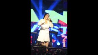 An artiste performs at the Azamgarh Mahotsav. (HT) An artiste performs at the Azamgarh Mahotsav. (HT)