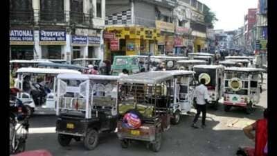 Large number of e-rickshaws operating on the primary roads in cities has contributed significantly to traffic jams and posed a potential safety hazard. (For Representation) Large number of e-rickshaws operating on the primary roads in cities has contributed significantly to traffic jams and posed a potential safety hazard. (For Representation)