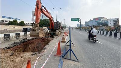 The cave-in on Sohna Elevated Road on Sunday. (Parveen Kumar/HT Photo)