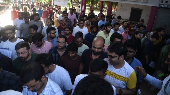 UPSC aspirants form a queue to enter their respective exam halls in Patna.&nbsp;(Photo Credits: Santosh Kumar)