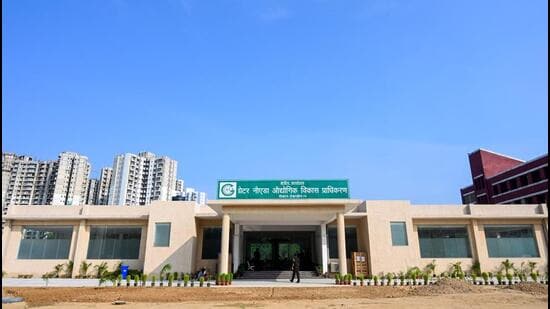 The authority needs one expert consultant each in five departments of solid waste management, wastewater treatment, horticulture, water management and sports, said officials. (Sunil Ghosh/HT Photo)