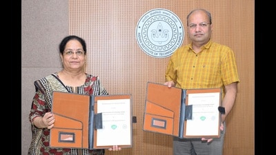 A memorandum of understanding (MoU) in this regard was recently signed between Prof Archana Shukla, the director of IIM Lucknow, and Prof Manindra Agrawal, the director of IIT Kanpur, in the presence of senior faculty members (Sourced) A memorandum of understanding (MoU) in this regard was recently signed between Prof Archana Shukla, the director of IIM Lucknow, and Prof Manindra Agrawal, the director of IIT Kanpur, in the presence of senior faculty members (Sourced)