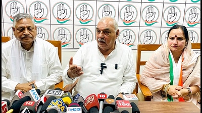 Bhupinder Singh Hooda addresses a press conference in Rohtak on Monday. (Manoj Dhaka/HT) Bhupinder Singh Hooda addresses a press conference in Rohtak on Monday. (Manoj Dhaka/HT)