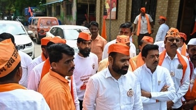 CM Eknath Shinde and other leaders met a delegation of Marathas from Pune at Azad Maidan, where a sit-in protest was started on Saturday out of concern for Jarange-Patil’s deteriorating health. (Raju Shinde/HT Photo) CM Eknath Shinde and other leaders met a delegation of Marathas from Pune at Azad Maidan, where a sit-in protest was started on Saturday out of concern for Jarange-Patil’s deteriorating health. (Raju Shinde/HT Photo)
