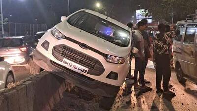 Divider is partially demolished at the spot of accident reported on Shanker Sheth Road. (HT PHOTO) Divider is partially demolished at the spot of accident reported on Shanker Sheth Road. (HT PHOTO)