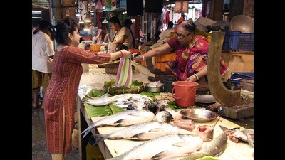 Kolkata, Jul 11 (ANI): A woman buys Hilsa fish during the monsoon season, at a fish market in Kolkata on Thursday. (ANI Photo) (Sudipta Banerjee) Kolkata, Jul 11 (ANI): A woman buys Hilsa fish during the monsoon season, at a fish market in Kolkata on Thursday. (ANI Photo) (Sudipta Banerjee)