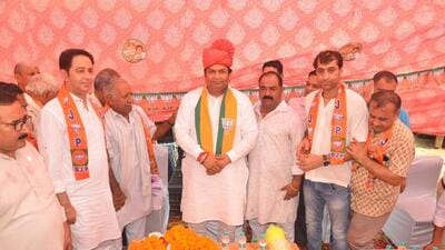 Mukesh Sharma (centre) at a rally on Monday. (HT Photo) Mukesh Sharma (centre) at a rally on Monday. (HT Photo)