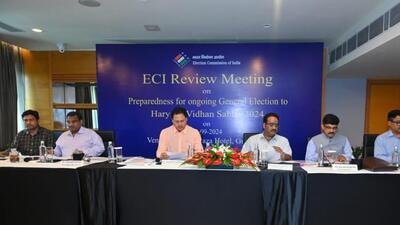 Senior officers from the ECI held discussions with key officials from 11 districts. (HT Photo) Senior officers from the ECI held discussions with key officials from 11 districts. (HT Photo)